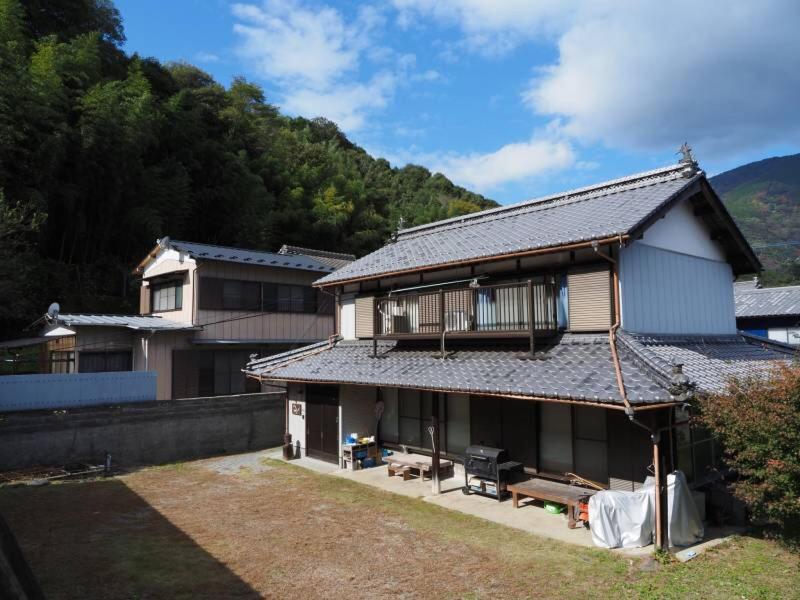四国旅行のhub拠点 古民家ゲストハウス Heso Camp Miyoshi  Buitenkant foto