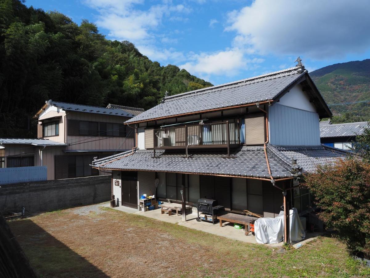 四国旅行のhub拠点 古民家ゲストハウス Heso Camp Miyoshi  Buitenkant foto